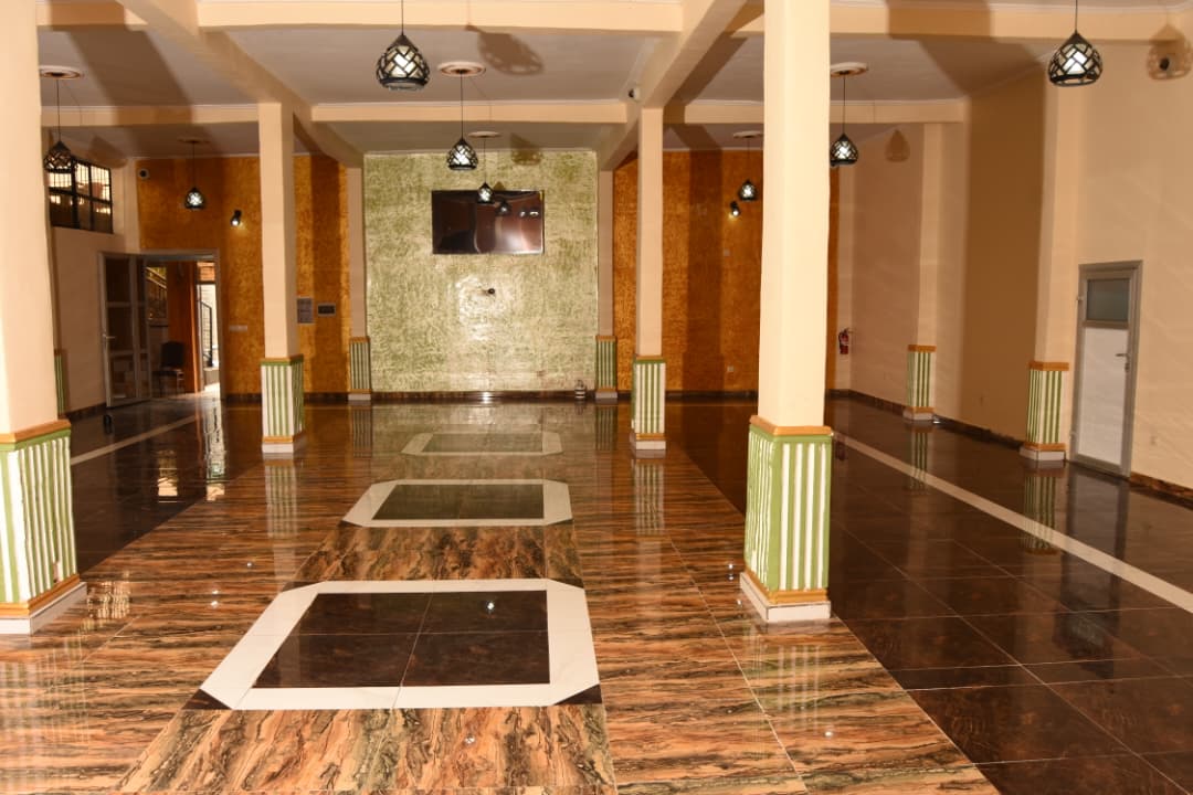 Salle de fête et hall de réception de l'Hôtel La Fraîcheur