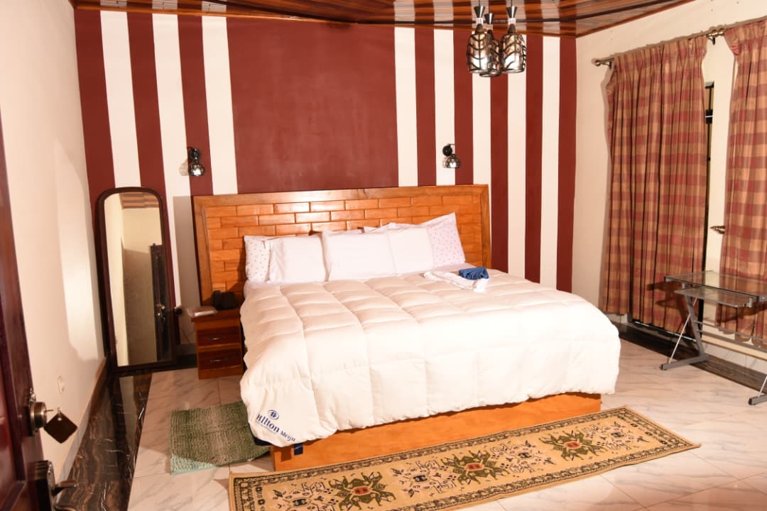 Chambre élégante de l'Hôtel La Fraîcheur